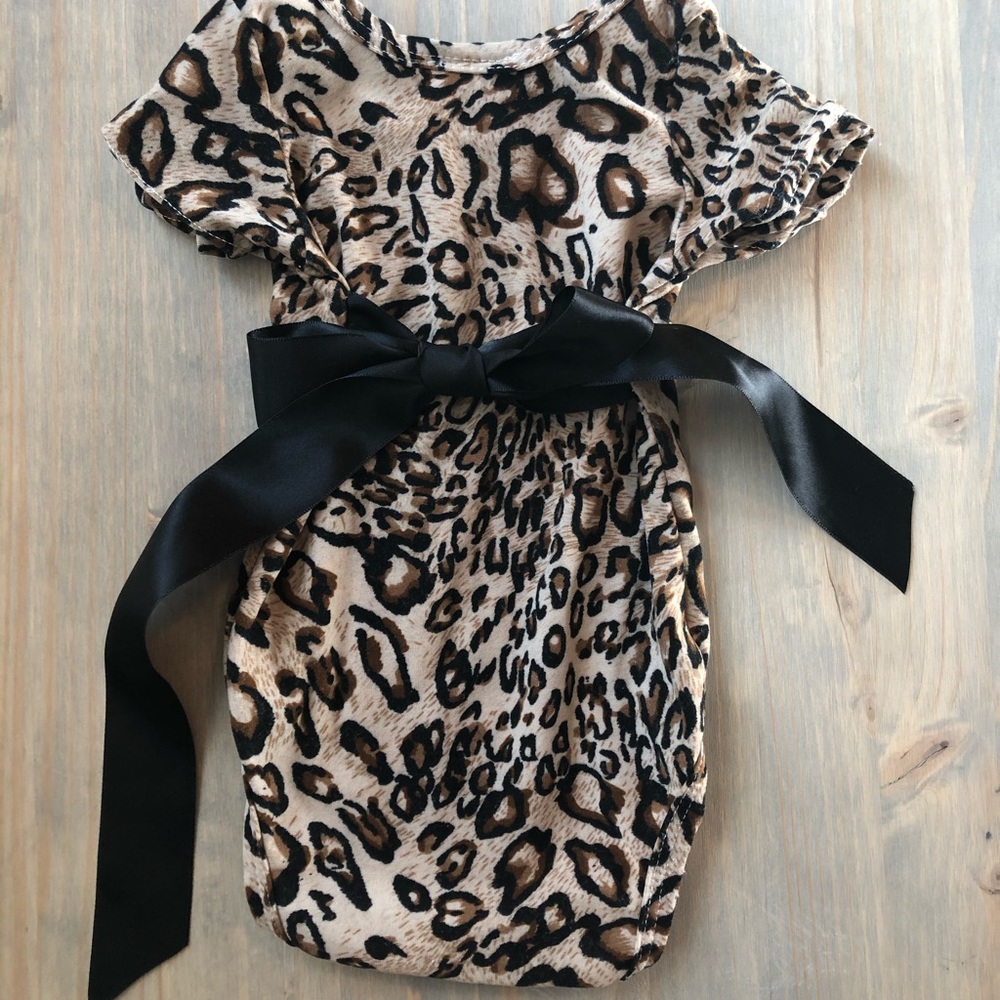 Cheetah back bow newborn onesie